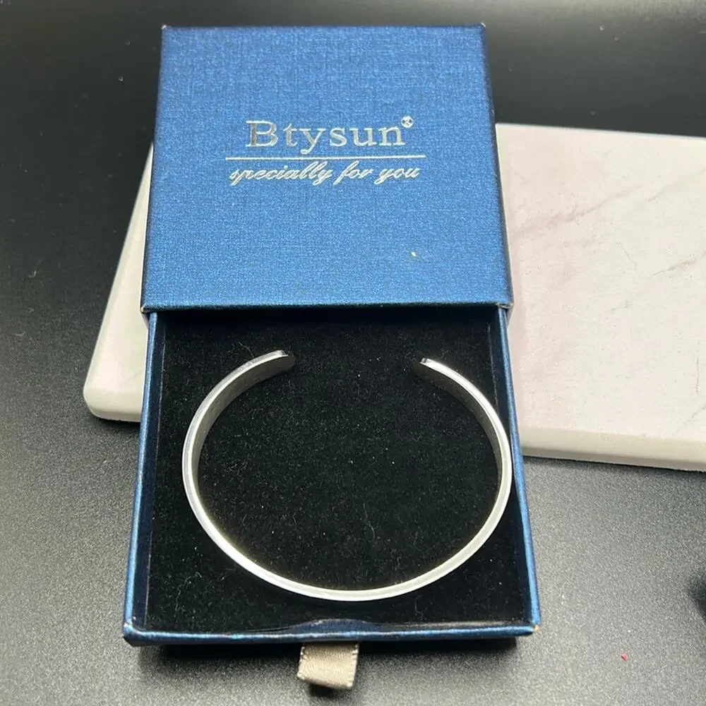To the Best Aunt Silver tone Cuff Bracelet. New in Box!